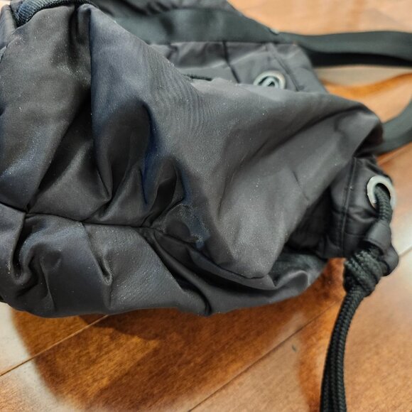 Lululemon Effortless Tote in black - Picture 4 of 14